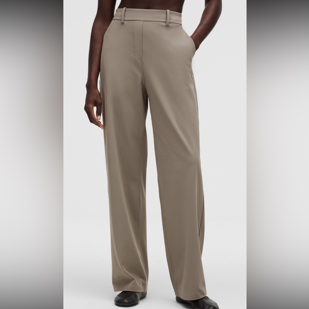 Lululemon warm ash gray daydrift trouser in size Small short length